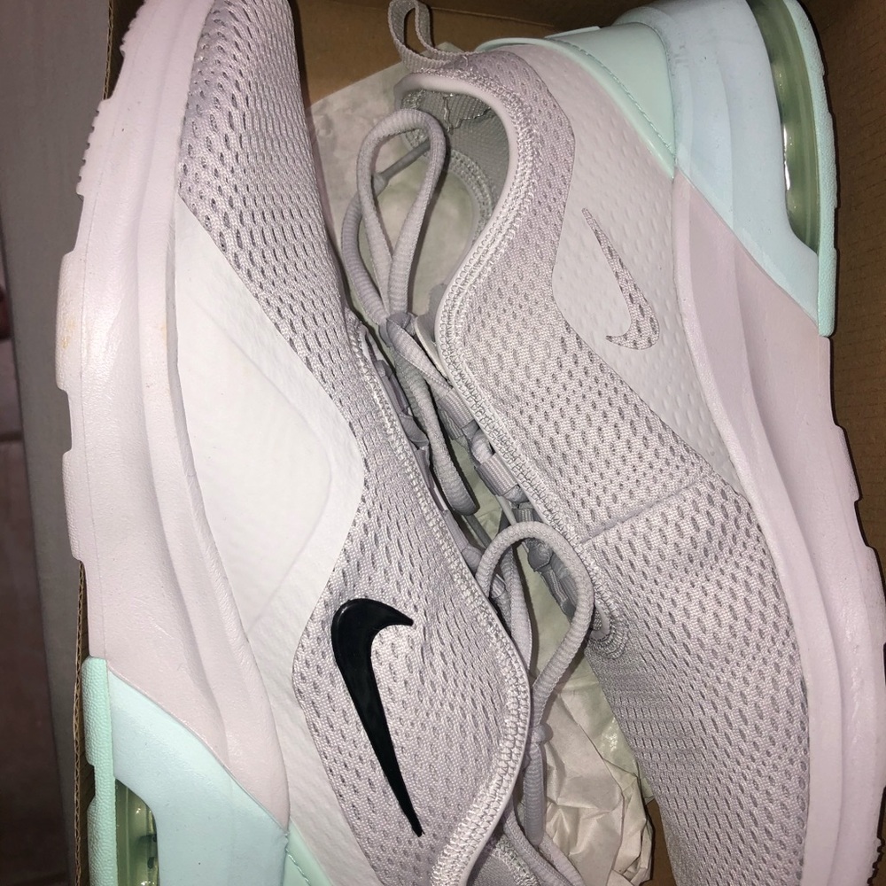 Nike AirMax Motion 2 women’s shoes